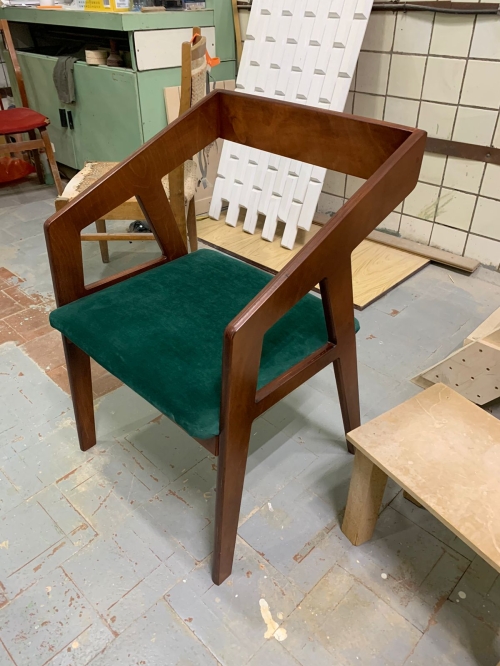 Деревянные стулья ручной работы