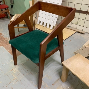 Деревянные стулья ручной работы