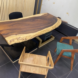 Деревянные столы из слэба